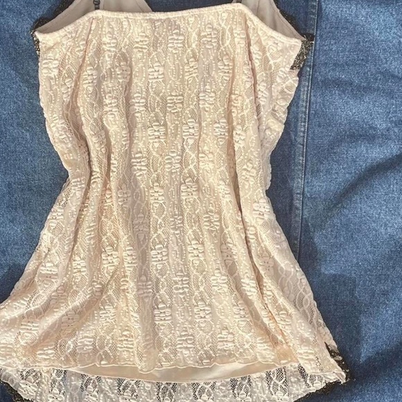 VINTAGE SLIP TOP🖤 - Picture 3 of 4